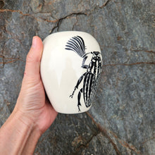 Load image into Gallery viewer, Beetle vase