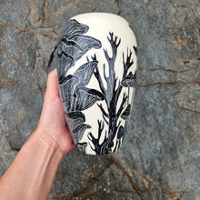 Load image into Gallery viewer, Mushroom vase