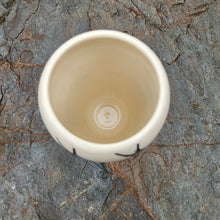 Load image into Gallery viewer, Slug vase