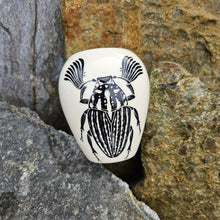 Load image into Gallery viewer, Beetle vase