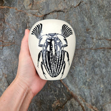 Load image into Gallery viewer, Beetle vase