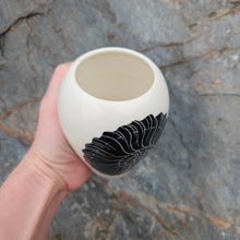 Load image into Gallery viewer, Ammonite vase