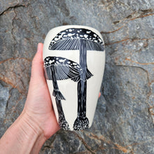 Load image into Gallery viewer, Mushroom vase