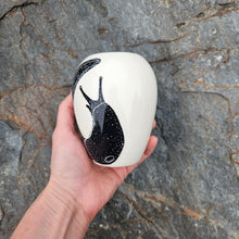 Load image into Gallery viewer, Slug vase
