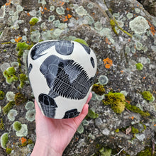 Load image into Gallery viewer, Trilobite vase
