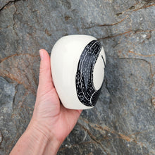 Load image into Gallery viewer, Slug vase
