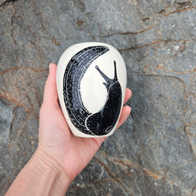 Load image into Gallery viewer, Slug vase
